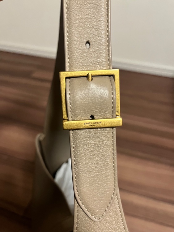 LE5A7ラージ 753837AAAUQ1722（ブランドバッグ）の商品画像 - 査定依頼日：2025年6月21日 - 最高査定価格：200,000円