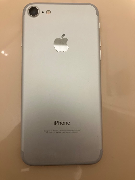 iPhone iPhone7 128GB SIMフリー（スマホ）の商品画像 - 査定依頼日：2026年9月5日 - 最高査定価格：1,000円