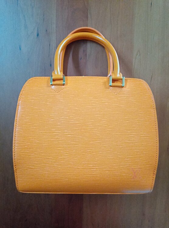 ハンドバッグ（ブランドバッグ）の商品画像 - 査定依頼日：2026年2月7日 - 最高査定価格：90,000円