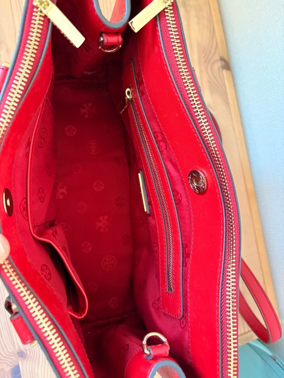 トリーバーチ Robinson Double Zip Tote（ロビンソン ダブルジップ トート）（ブランドバッグ）の商品画像 - 査定依頼日：2026年8月31日 - 最高査定価格：15,000円
