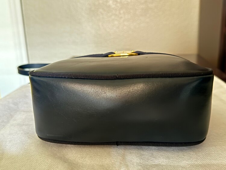 Vera リボンショルダーバッグ（ブランドバッグ）の商品画像 - 査定依頼日：2025年2月20日 - 最高査定価格：10,000円