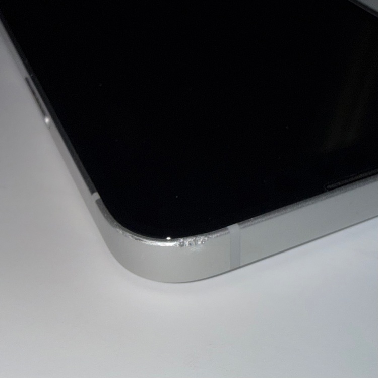 iPhone iPhone 16e 128GB SIMフリー（スマホ）の商品画像 - 査定依頼日：2026年9月8日 - 最高査定価格：60,000円