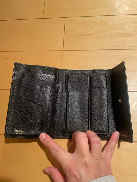 プラダ財布（ブランド財布・小物）の商品画像 - 査定依頼日：2025年4月3日 - 最高査定価格：1,000円
