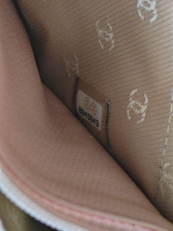 シャネル　ココボタンつ折り財布（ブランド財布・小物）の商品画像 - 査定依頼日：2025年8月28日 - 最高査定価格：10,000円