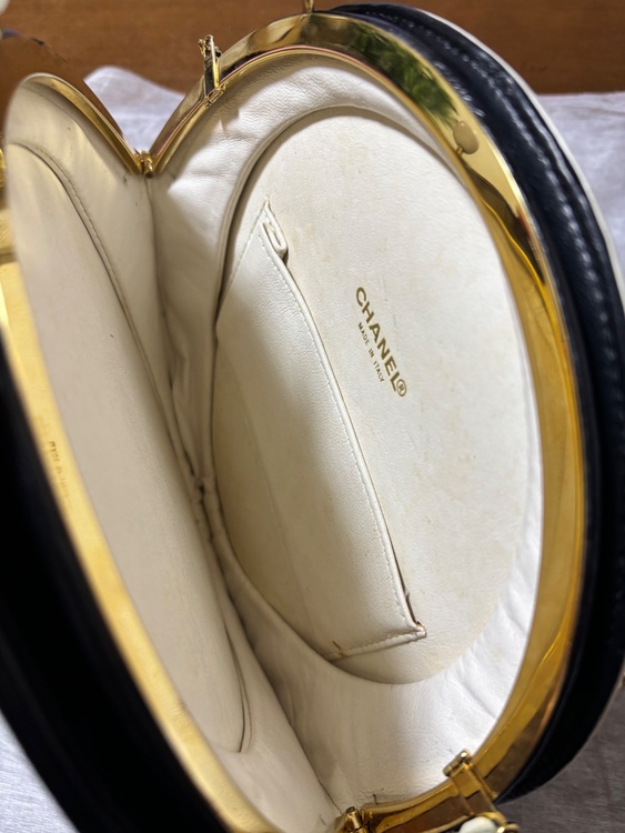 CHANELバイカラー丸バッグ（ブランドバッグ）の商品画像 - 査定依頼日：2026年8月29日 - 最高査定価格：180,000円