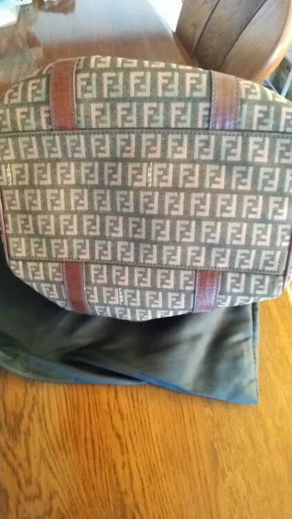 フェンディ  （ブランドバッグ）の商品画像 - 査定依頼日：2026年3月9日 - 最高査定価格：25,000円