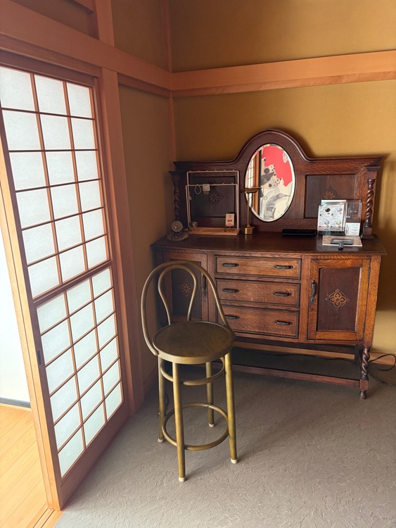 アンティーク　家具数点（美術品・骨董品）の商品画像 - 査定依頼日：2026年8月9日 - 最高査定価格：10,000円