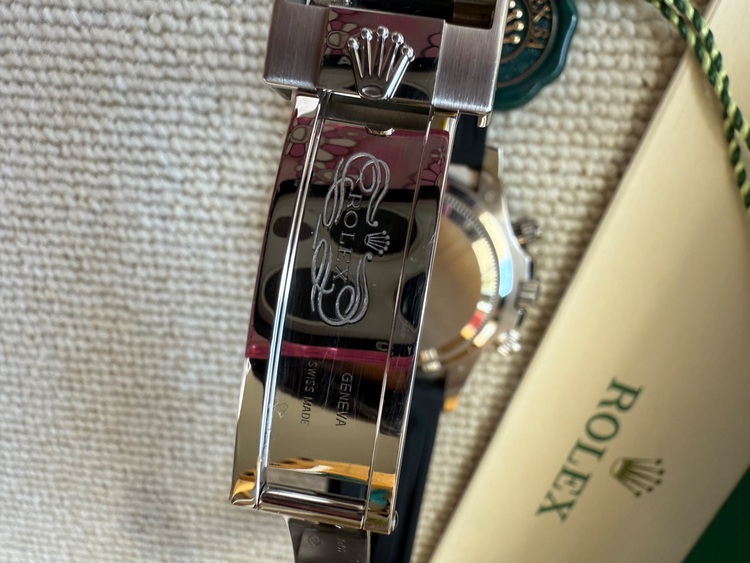 コスモグラフ デイトナ オイスター, 40 mm, ホワイトゴールド（高級時計）の商品画像 - 査定依頼日：2025年9月7日 - 最高査定価格：6,480,000円