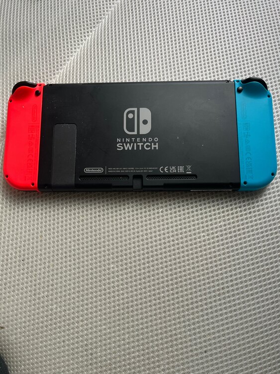 任天堂スイッチ（ゲーム機本体・ゲームソフト）の商品画像 - 査定依頼日：2025年2月8日 - 最高査定価格：14,000円