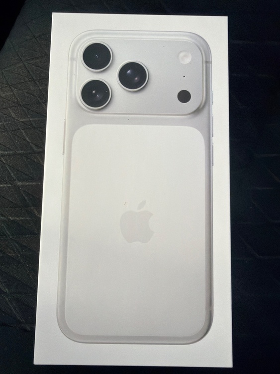 iPhone iPhone 17 Pro 512GB docomo（スマホ）の商品画像 - 査定依頼日：2026年8月1日 - 最高査定価格：212,000円