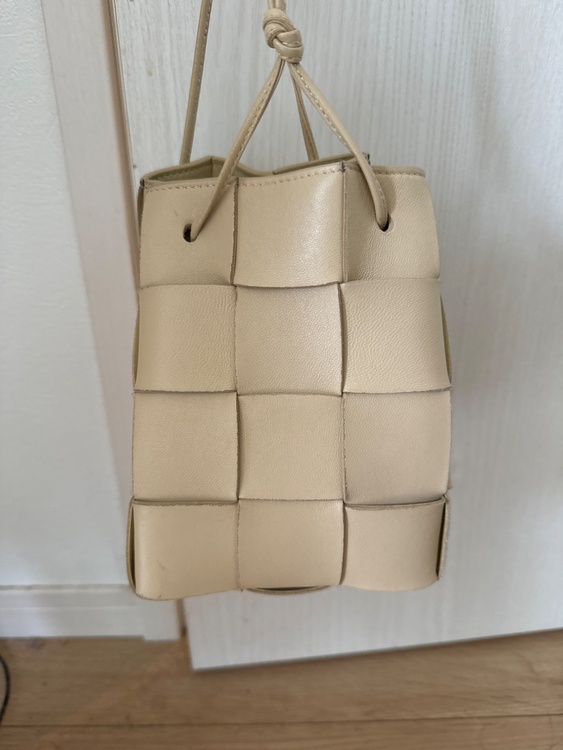 Cassette Small Bucket Bag（ブランドバッグ）の商品画像 - 査定依頼日：2026年6月6日 - 最高査定価格：130,000円
