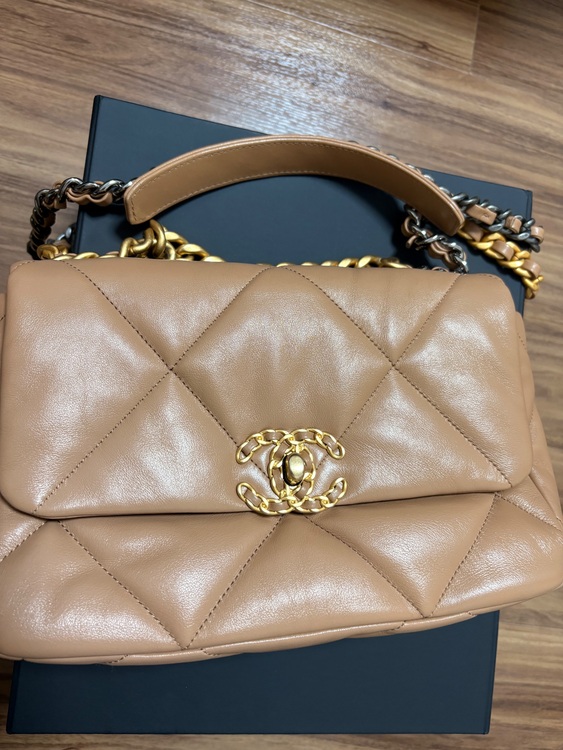 シャネル19 AS1160（ブランドバッグ）の商品画像 - 査定依頼日：2025年6月4日 - 最高査定価格：450,000円