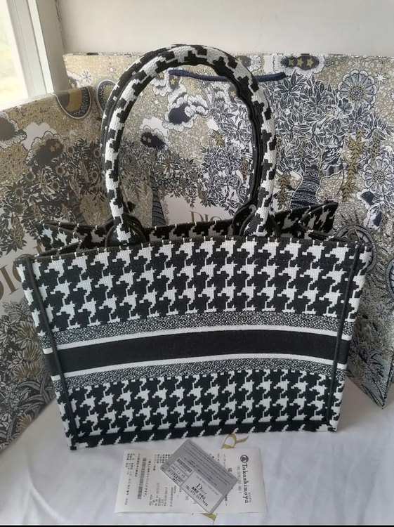 ブックトート 千鳥柄（ブランドバッグ）の商品画像 - 査定依頼日：2023年9月1日 - 最高査定価格：250,000円