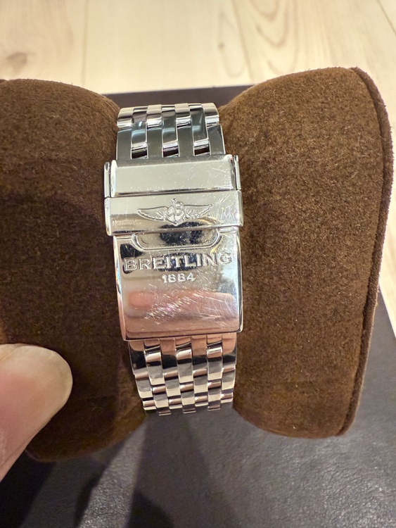 ブライトリング ナビタイマー A022B01n（高級時計）の商品画像 - 査定依頼日：2025年11月25日 - 最高査定価格：550,000円