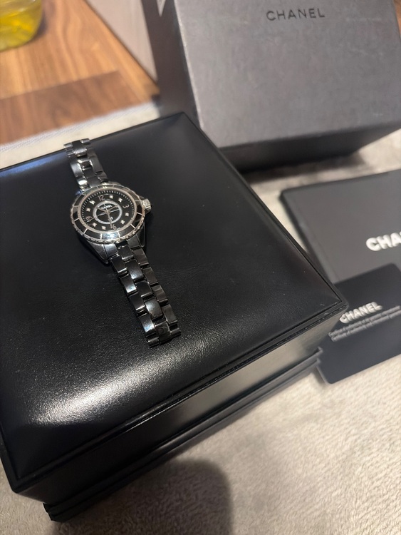 J12 29mm CHANEL（高級時計）の商品画像 - 査定依頼日：2025年10月29日 - 最高査定価格：300,000円