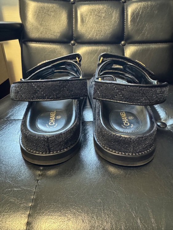 CHANELシャネルネイビーフットベットサンダル ネイビー レディース（古着・ファッション）の商品画像 - 査定依頼日：2025年9月17日 - 最高査定価格：40,000円