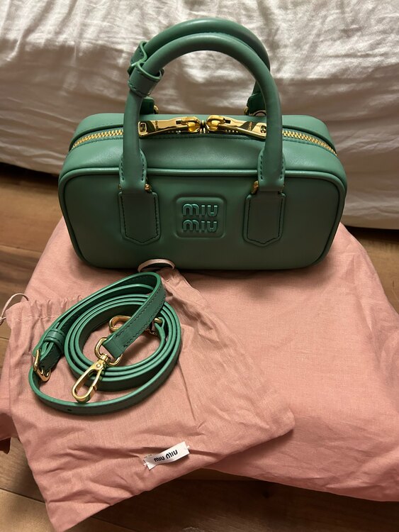 アルカディ　bag 1bb142（ブランドバッグ）の商品画像 - 査定依頼日：2025年5月31日 - 最高査定価格：230,000円