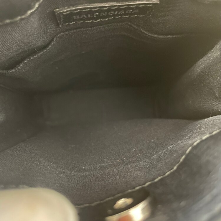 フォンホルダー（ブランドバッグ）の商品画像 - 査定依頼日：2025年2月4日 - 最高査定価格：40,000円