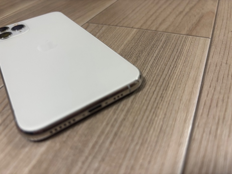 iPhone iPhone11 Pro 256GB docomo（スマホ）の商品画像 - 査定依頼日：2026年9月17日 - 最高査定価格：17,500円