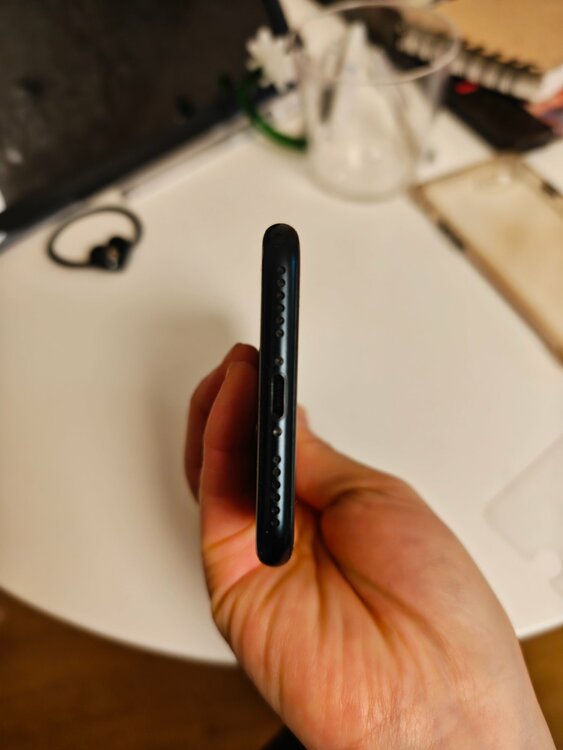 iPhoneSE3 （スマホ）の商品画像 - 査定依頼日：2026年3月14日 - 最高査定価格：18,000円