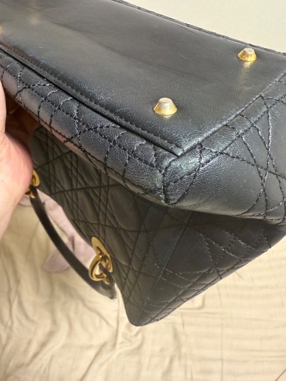 レディディオール　ミディアム　ラム（ブランドバッグ）の商品画像 - 査定依頼日：2025年8月28日 - 最高査定価格：150,000円