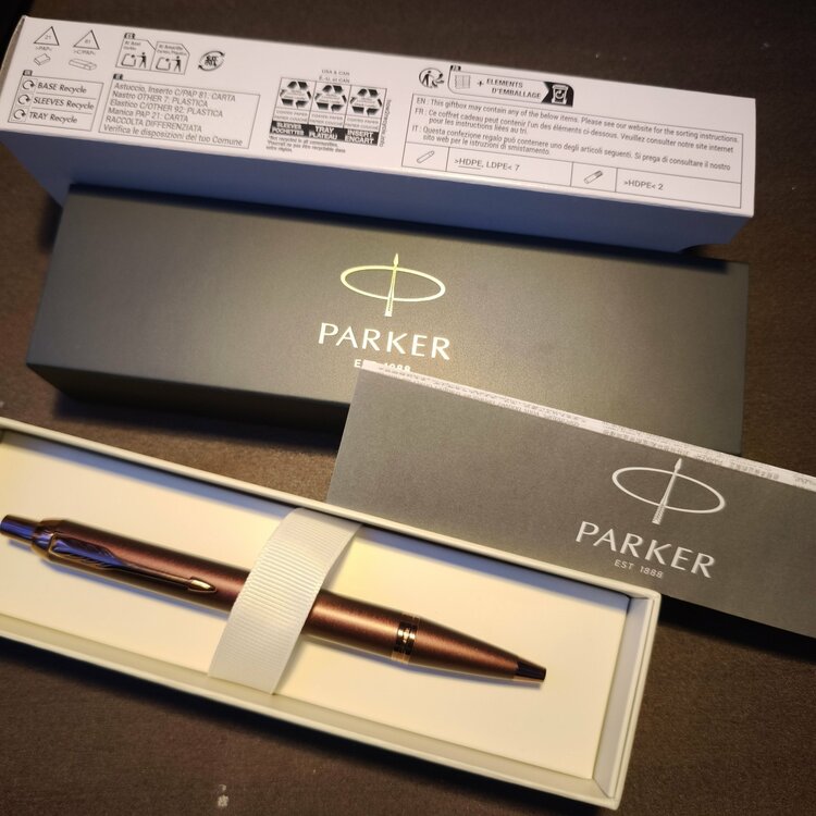 パーカー IM モノクローム ボールペン バーガンディ（古着・ファッション）の商品画像 - 査定依頼日：2026年3月19日 - 最高査定価格：1,000円