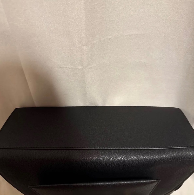 CHARLES & KEITH（古着・ファッション）の商品画像 - 査定依頼日：2025年11月24日 - 最高査定価格：3,000円