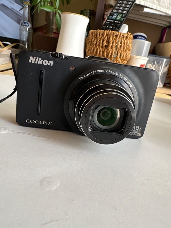 Nikon COOLPIX S9300 18☓WIDE FullHD（カメラ）の商品画像 - 査定依頼日：2025年10月17日 - 最高査定価格：20,000円