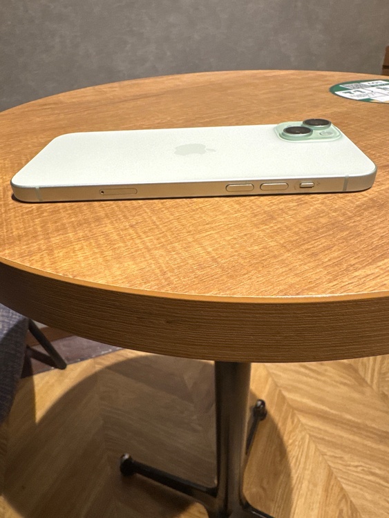 iPhone iPhone 15 Plus 128GB SIMフリー（スマホ）の商品画像 - 査定依頼日：2026年9月5日 - 最高査定価格：73,000円
