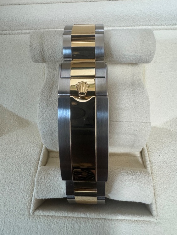 ロレックス サブマリーナー 116613Lm（高級時計）の商品画像 - 査定依頼日：2025年7月28日 - 最高査定価格：2,200,000円