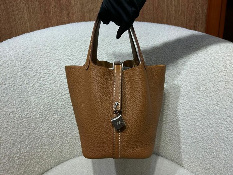 ピコタンロック18(PM)　ゴールド/銀色金具（ブランドバッグ）の商品画像 - 査定依頼日：2025年7月15日 - 最高査定価格：600,000円