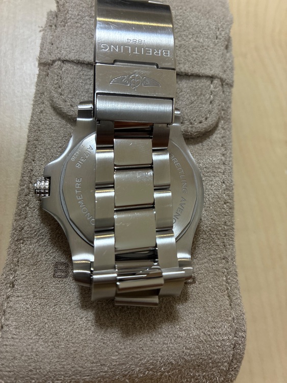 ブライトリング その他 A1731（高級時計）の商品画像 - 査定依頼日：2025年10月8日 - 最高査定価格：300,000円