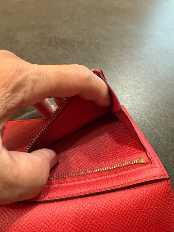 エルメスべアンコンパクト（ブランド財布・小物）の商品画像 - 査定依頼日：2025年9月7日 - 最高査定価格：11,000円