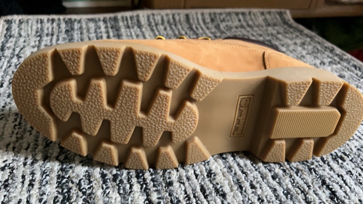 ティンバーランドチャッカーブーツ（古着・ファッション）の商品画像 - 査定依頼日：2025年9月18日 - 最高査定価格：4,000円