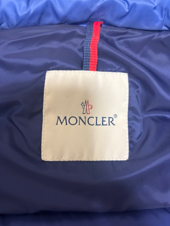 モンクレールダウン（古着・ファッション）の商品画像 - 査定依頼日：2026年1月27日 - 最高査定価格：17,000円