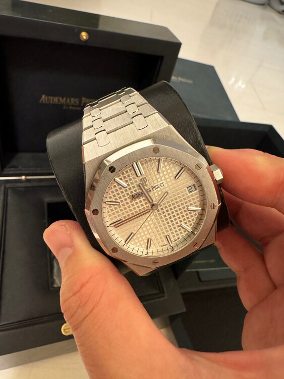 オーデマピゲ ロイヤルオーク （高級時計）の商品画像 - 査定依頼日：2025年1月30日 - 最高査定価格：5,000,000円