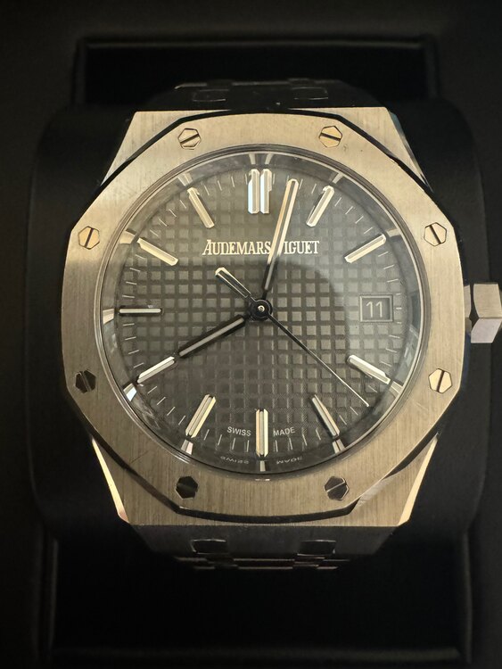 ロイヤルオーク　37mm グレー（高級時計）の商品画像 - 査定依頼日：2025年2月25日 - 最高査定価格：5,300,000円