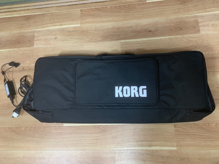 KROME musicworkstation（ピアノ・楽器・PA機材）の商品画像 - 査定依頼日：2026年2月2日 - 最高査定価格：20,000円