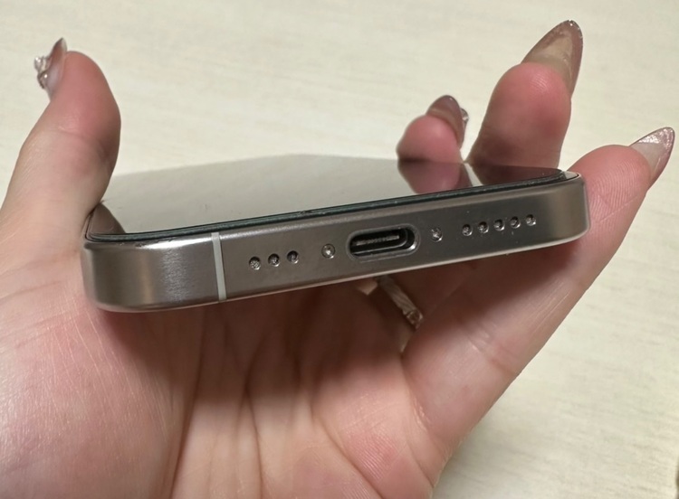 iPhone 15 Pro 128GB 楽天モバイル（スマホ）の商品画像 - 査定依頼日：2025年7月31日 - 最高査定価格：100,000円