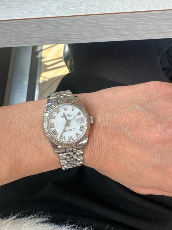 ロレックス デイトジャスト 31サイズ178274 ホワイト ローマ D番（高級時計）の商品画像 - 査定依頼日：2025年3月7日 - 最高査定価格：1,100,000円