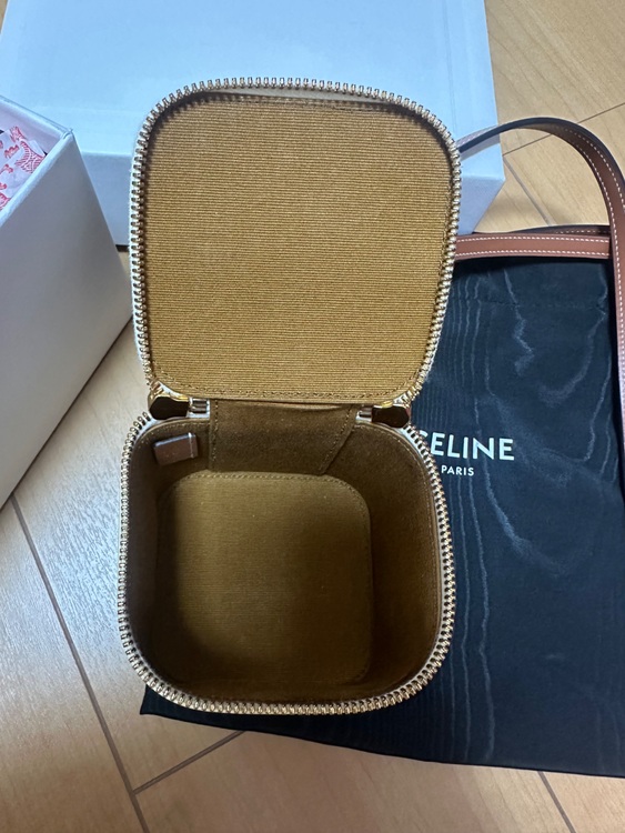 セリーヌ  （ブランドバッグ）の商品画像 - 査定依頼日：2025年6月18日 - 最高査定価格：100,000円