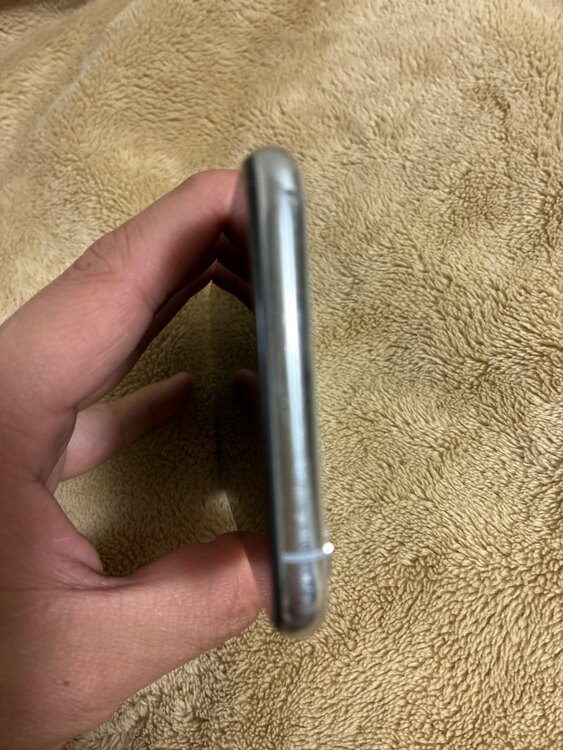 iPhoneXS64GBシルバー（スマホ）の商品画像 - 査定依頼日：2025年5月20日 - 最高査定価格：19,000円