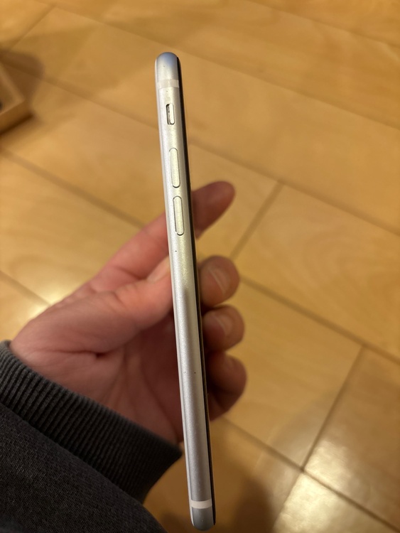 iPhone SE（スマホ）の商品画像 - 査定依頼日：2026年3月23日 - 最高査定価格：9,000円