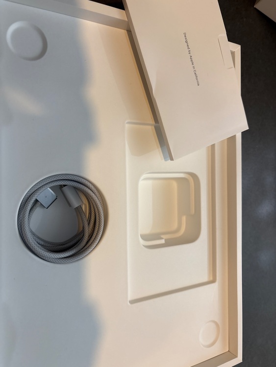 MacBook Air M2（8GB/256GB（PC・タブレット）の商品画像 - 査定依頼日：2025年8月16日 - 最高査定価格：52,000円