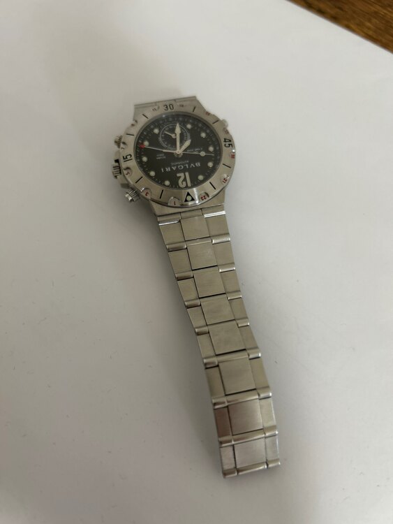 ブルガリ ディアゴノ SD38SGMTディアゴノプロフェッショナルスクーバGMT3タイムゾーンSSブラック（高級時計）の商品画像 - 査定依頼日：2025年5月11日 - 最高査定価格：180,000円