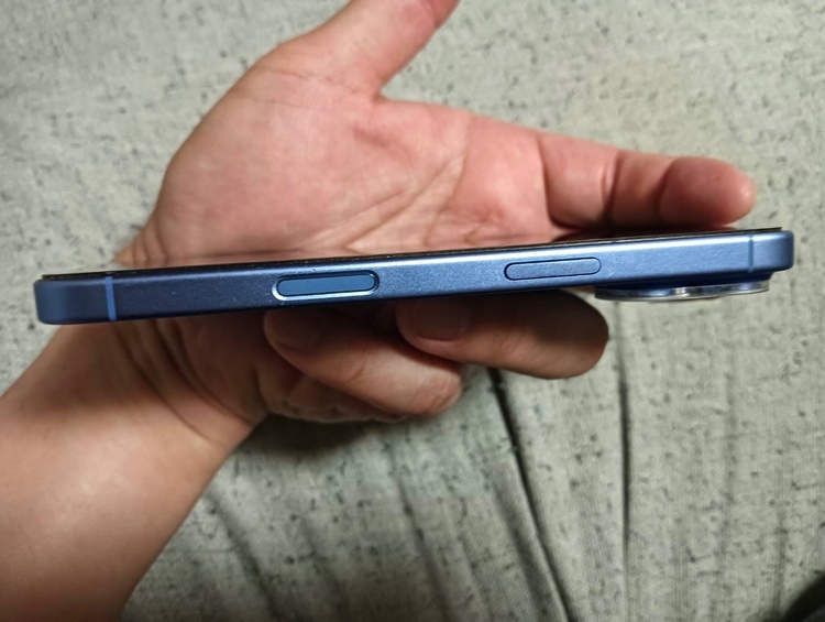 iPhone iPhone 16 256GB SIMフリー（スマホ）の商品画像 - 査定依頼日：2026年7月10日 - 最高査定価格：105,000円