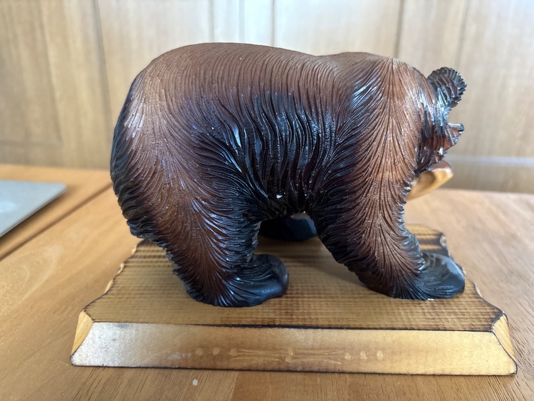 木彫り熊（美術品・骨董品）の商品画像 - 査定依頼日：2026年3月26日 - 最高査定価格：2,000円