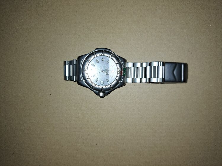 タグホイヤー その他 WF-1111-0（高級時計）の商品画像 - 査定依頼日：2025年11月19日 - 最高査定価格：50,000円