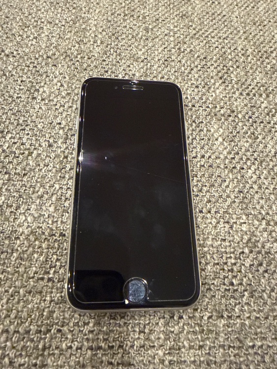 iPhone iPhone SE (第 3 世代) 64GB docomo（スマホ）の商品画像 - 査定依頼日：2026年6月25日 - 最高査定価格：20,000円