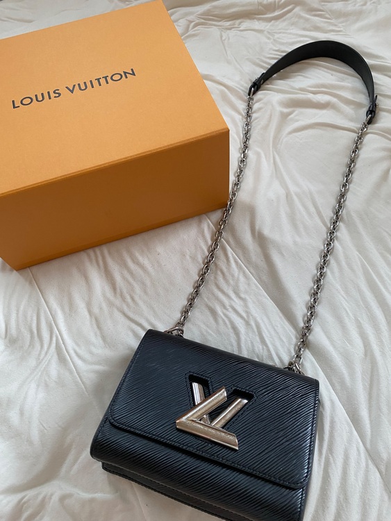 ヴィトン　ショルダーバッグ　ツイスト（ブランドバッグ）の商品画像 - 査定依頼日：2025年6月24日 - 最高査定価格：200,000円